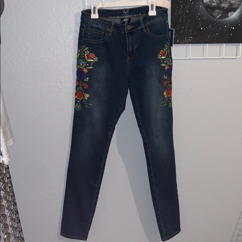 Multicolored floral embroidered jeans